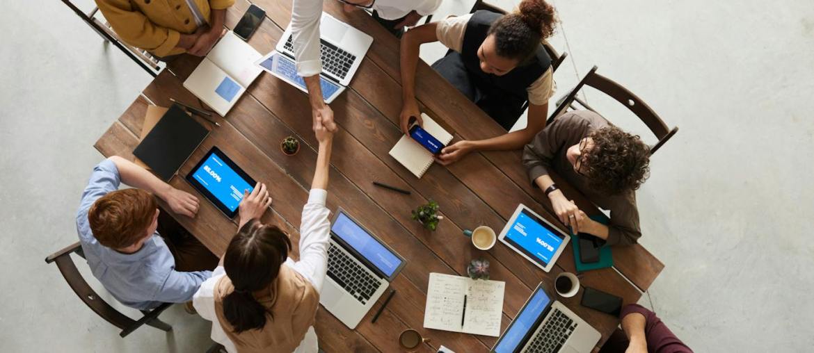 Image of people having a meeting about IT governance